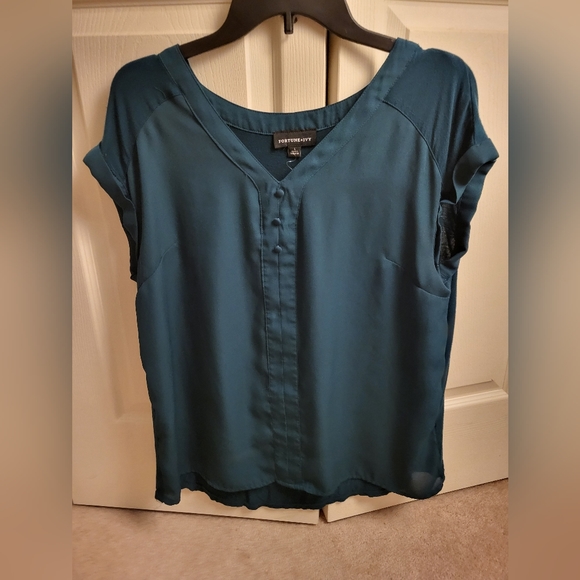 FutureJoy green blouse  large w/button detail - Picture 1 of 2